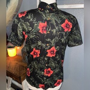 American Eagle Outfitters Hawaiian print shirt